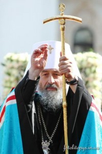 Первое благословение православного народа Украины Блаженнейшего митрополита Киевского Онуфрия после интронизации в Киево-Печерской лавре 17 августа 2014 года.