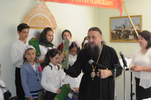 12. Архиерейское благодарение детей