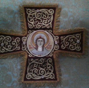 Новый покров на мощах святой Варвары.