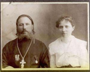 Священномученик иерей Иаков Корчинский  (1861, г.Смела - +19 июля 1941, г.Одесса)  с матушкой Варварой –  первый постоянный православный священник священник в Канаде (1900-1902). 