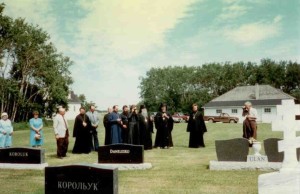 25 июля - 6 августа 1988г. Приход св. ап. Иакова на Мандер. Празднование 1000-летия Крещения Руси. После заупокойной литии на кладбище. 
