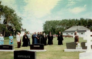 25 июля - 6 августа 1988г. Приход св. ап. Иакова на Мандер. Празднование 1000-летия Крещения Руси. После заупокойной литии на кладбище.