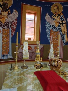Алтарь столетнего (1916-2016) Троицкого храма сербского прихода в Реджайне. 