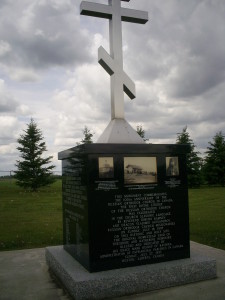 Памятный крест на месте служения первой литургии в Канаде.