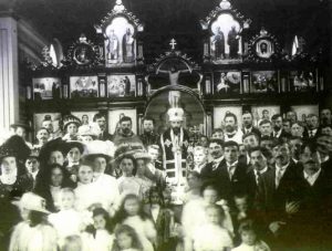 Епископ Александр после богослужения в храме св. Варвары в Эдмонтоне. 1916г.
