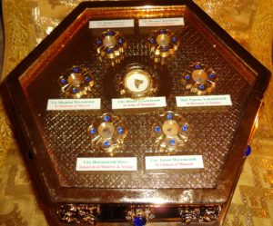 Ковчег с частицами мощей святых Угодников. Собор св. Варвары. Эдмонтон.